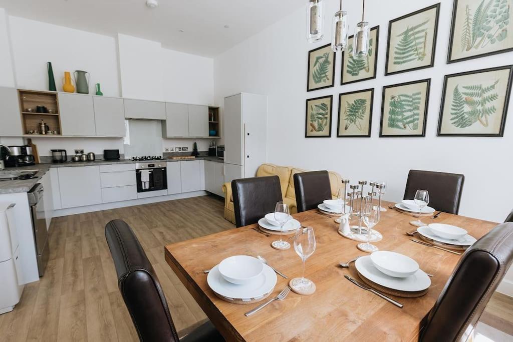 Bobbin Row - Grade 2 Listed Property With A Beautiful Design With Access To Leeds Leeds  Eksteriør billede