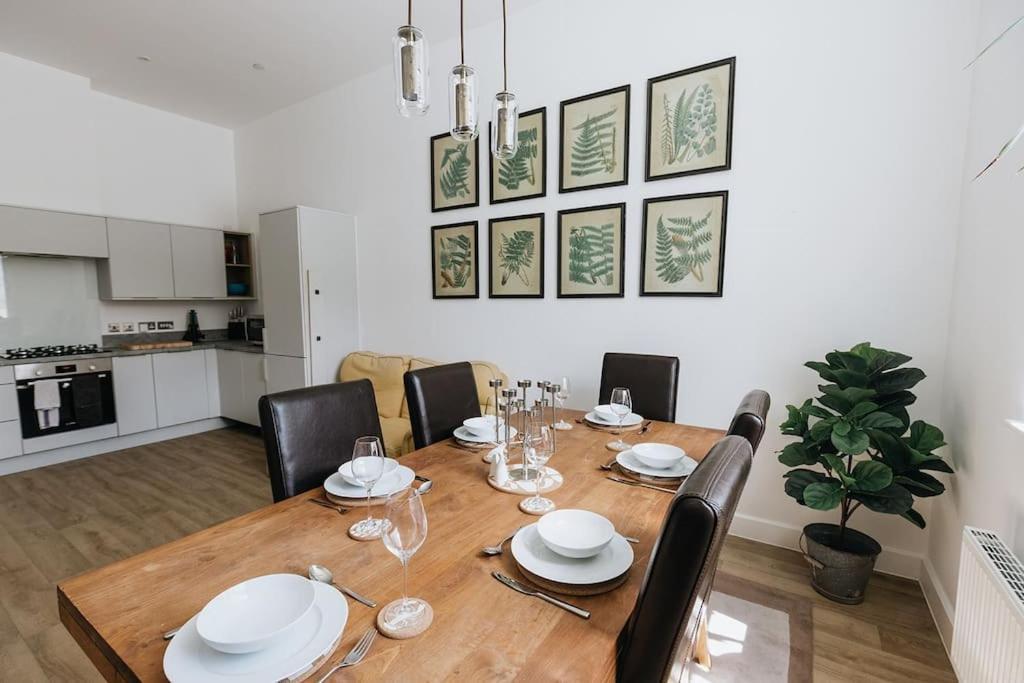 Bobbin Row - Grade 2 Listed Property With A Beautiful Design With Access To Leeds Leeds  Eksteriør billede