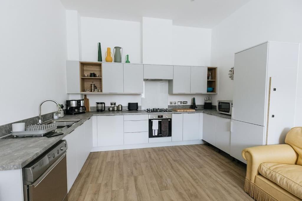 Bobbin Row - Grade 2 Listed Property With A Beautiful Design With Access To Leeds Leeds  Eksteriør billede
