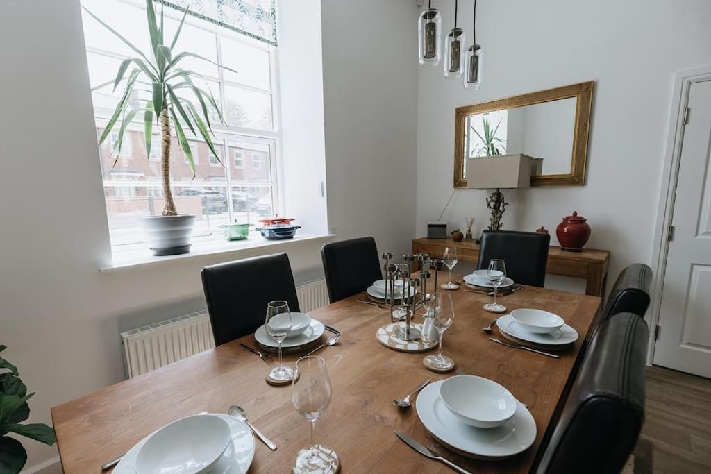 Bobbin Row - Grade 2 Listed Property With A Beautiful Design With Access To Leeds Leeds  Eksteriør billede