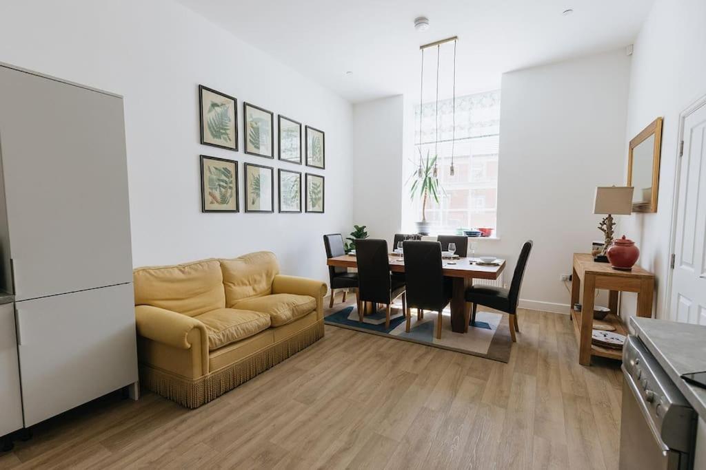 Bobbin Row - Grade 2 Listed Property With A Beautiful Design With Access To Leeds Leeds  Eksteriør billede